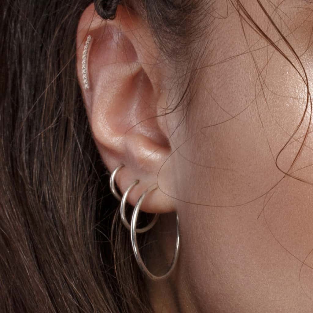 curved studded line earring labret model